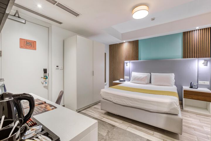 Room 25 of 216