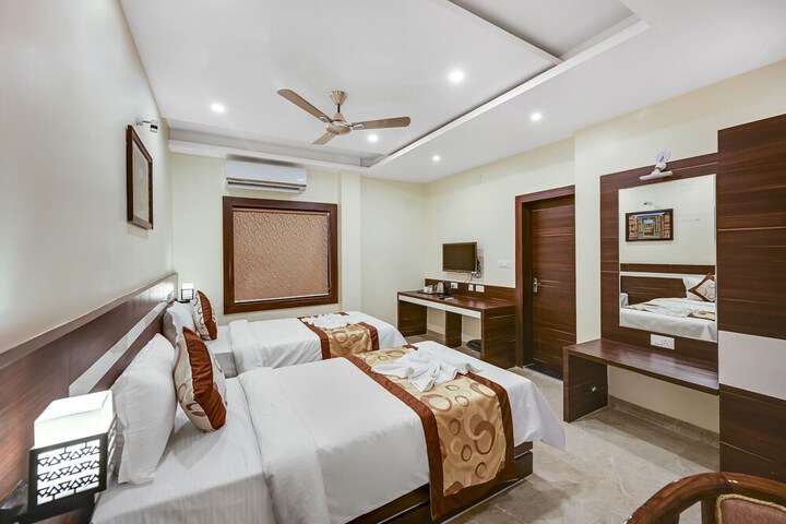Room 15 of 28