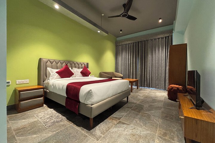 Room 4 of 20