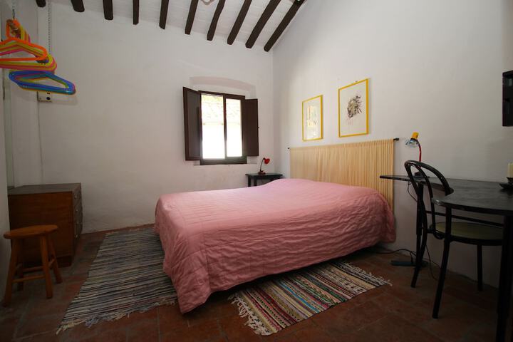 Room 8 of 34