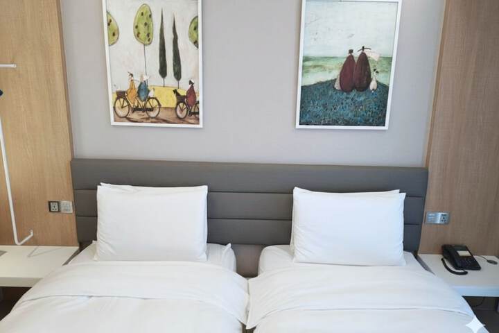 Room 45 of 120
