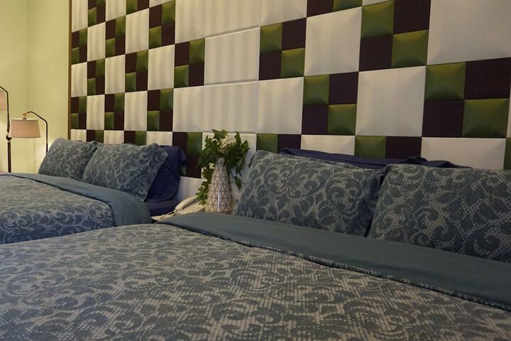 Room 25 of 185