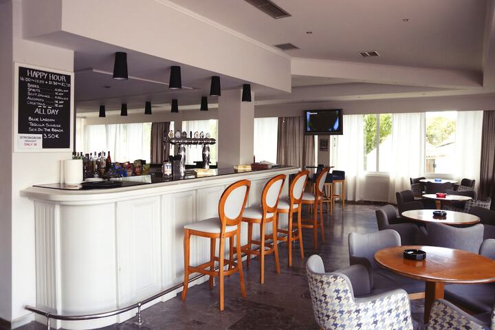 Lounge 57 of 70