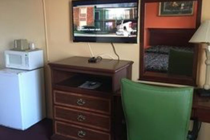 Room 16 of 28