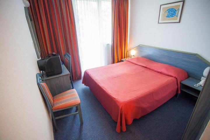Room 1 of 5