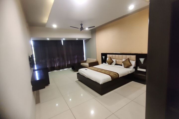 Room 4 of 15