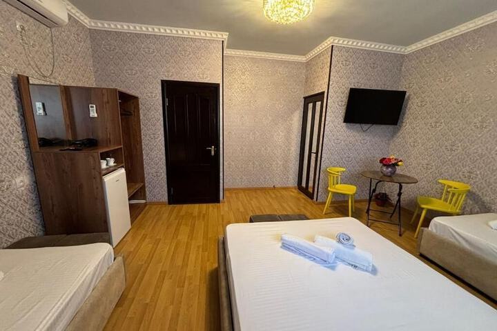 Room 4 of 30