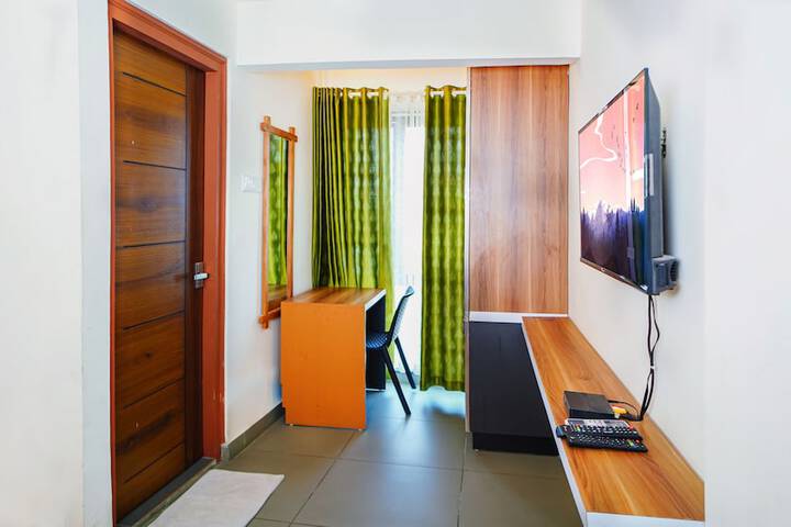 Room 6 of 16