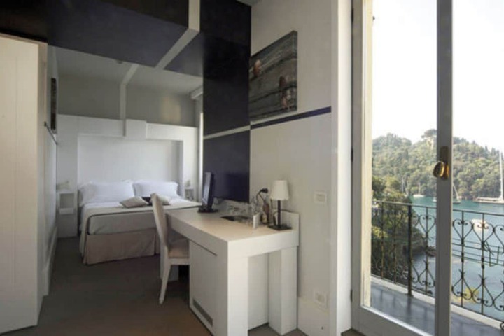 Room 9 of 33