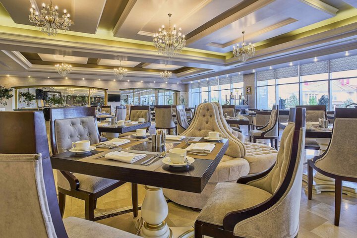 Dining 85 of 120