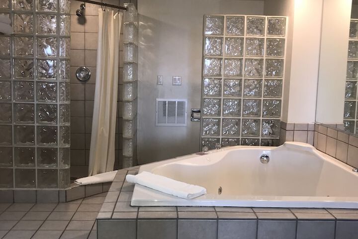 Room 8 of 10