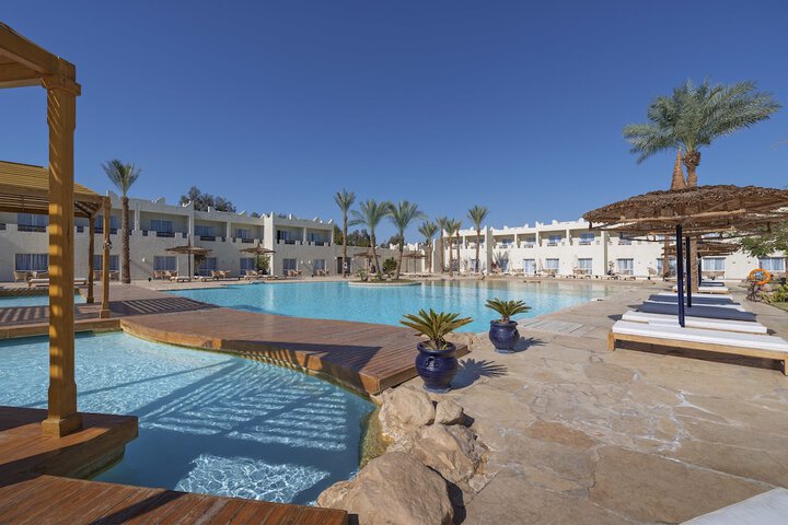 Hotel with Pool