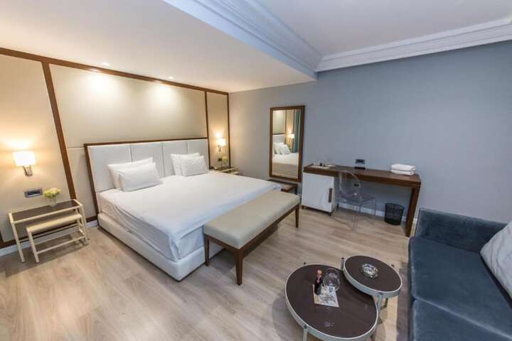 Room 4 of 71