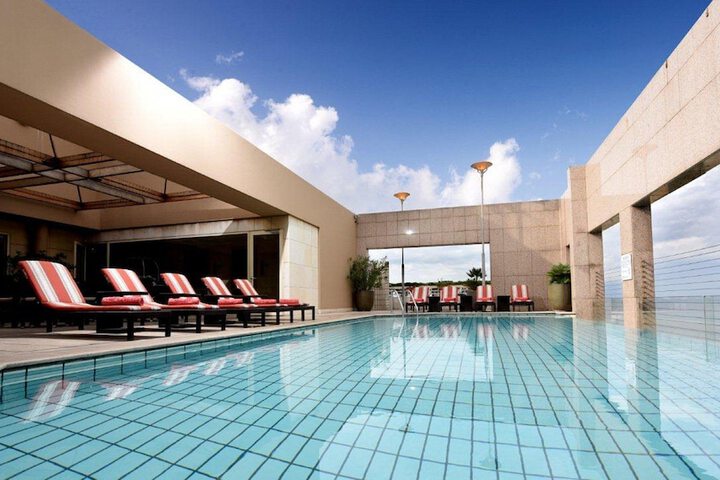 Pool 206 of 266