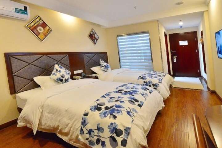 Room 16 of 25