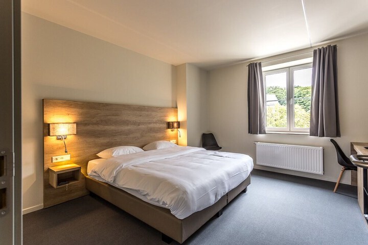 Room 7 of 40