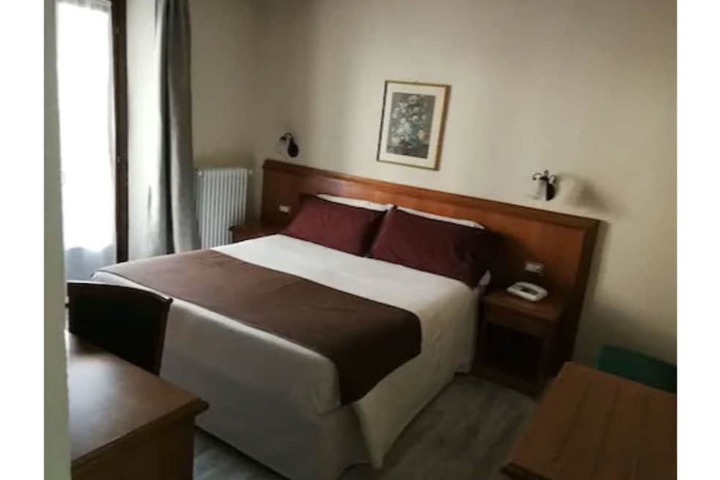 Room 13 of 38