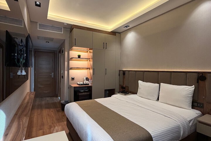 Room 11 of 20