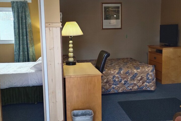 Room 43 of 68