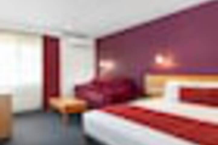 Room 11 of 120