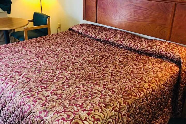 Room 13 of 28