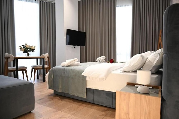 Room 4 of 52