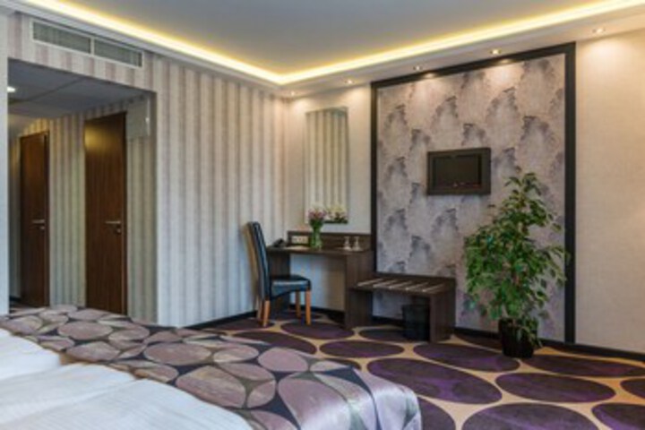 Room 12 of 42