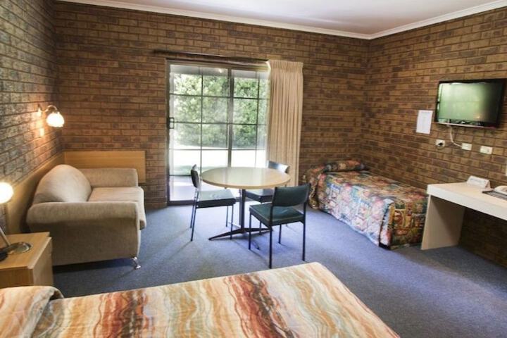 Room 3 of 43