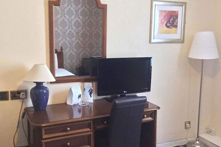 Room 8 of 48