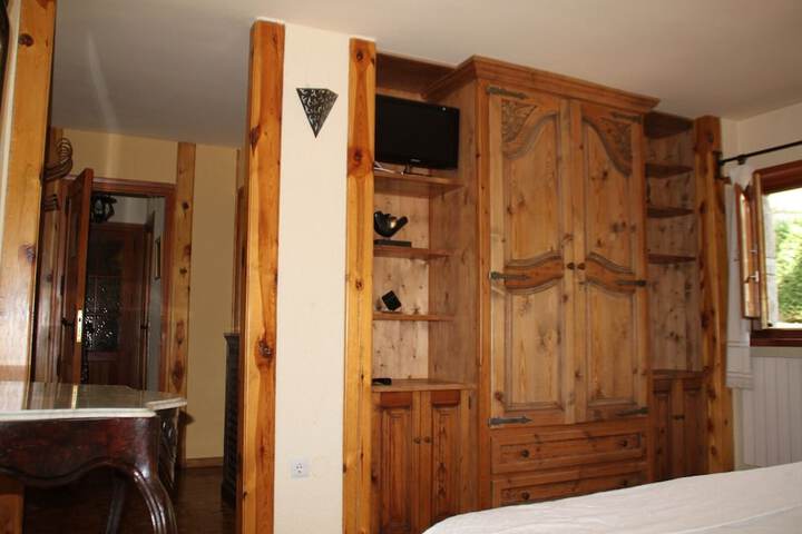 Room 3 of 27