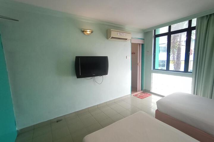 Room 35 of 47