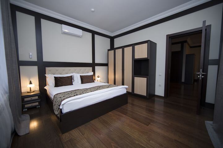 Room 17 of 160