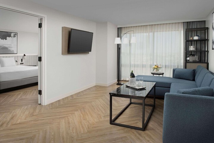 1 King Bed Suite (8 of 8)