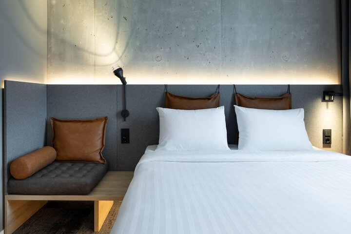 Room 4 of 87