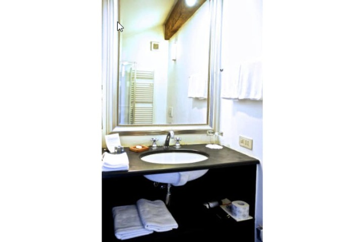 Room 5 of 32