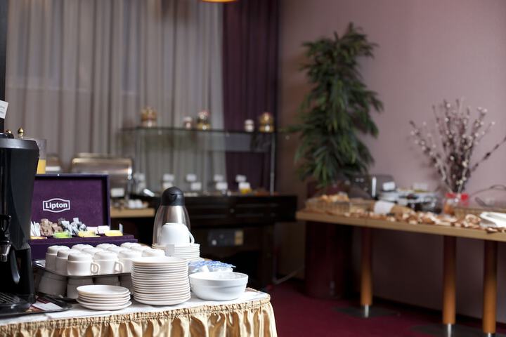 Breakfast/Coffee Service 24 of 35