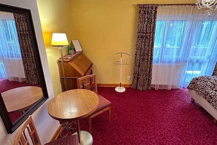 Room 30 of 106