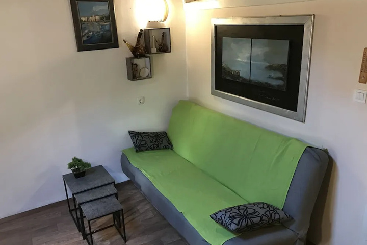 Room 11 of 19