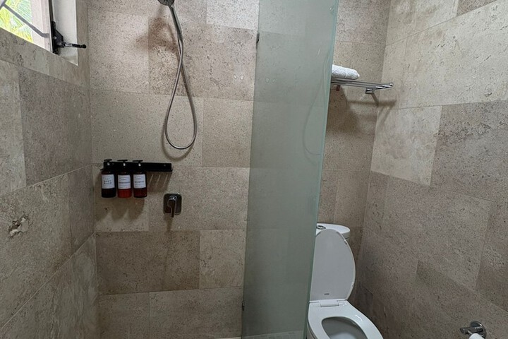 Room 10 of 83