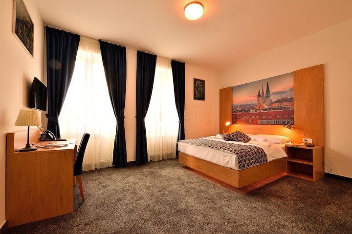 Room 22 of 39