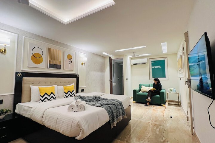 Room 9 of 36