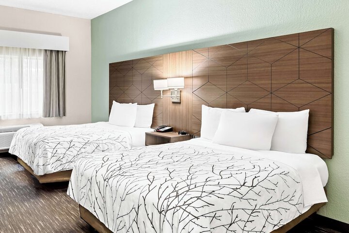 2 Double Beds Microwave and Refrigerator WiFi Full Breakfast (4 of 5)