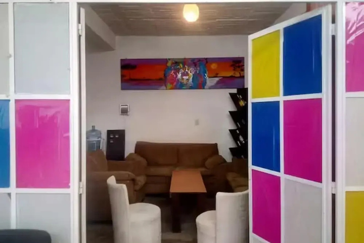 Room 5 of 9