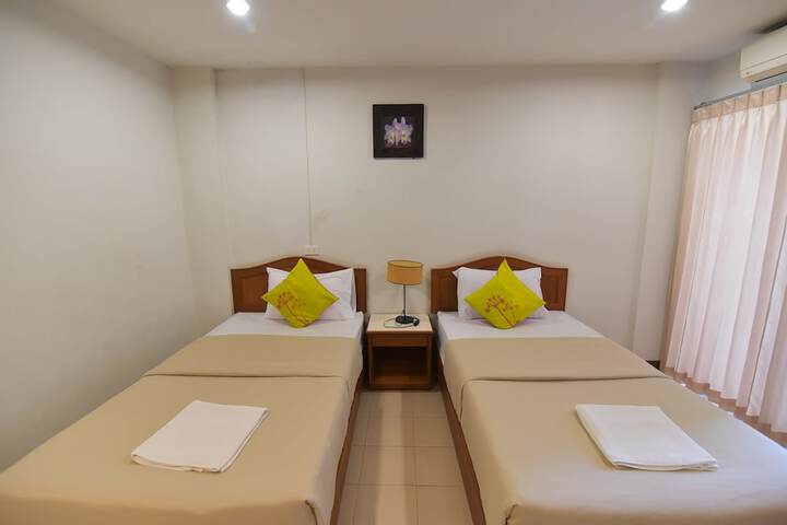 Room 12 of 37