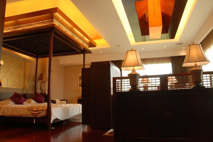 Room 8 of 35