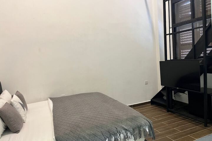 Room 7 of 19