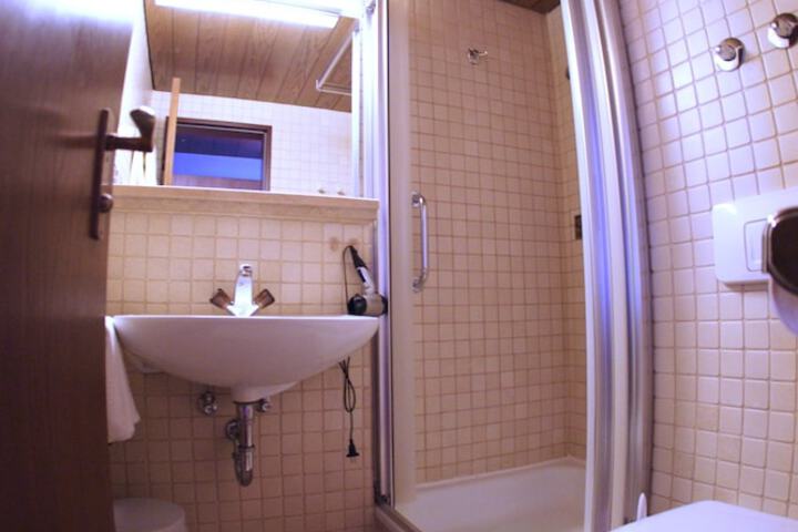 Room 44 of 65