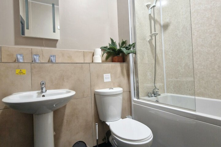 Room 25 of 107
