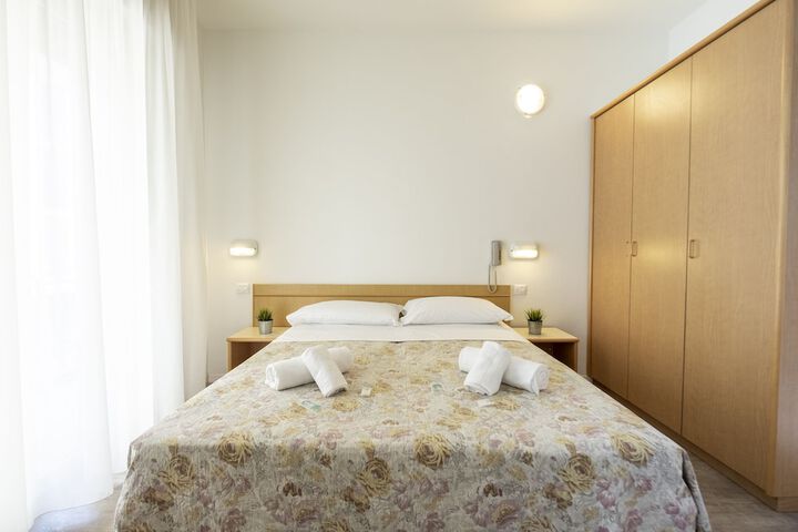 Room 5 of 17