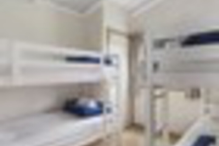 Room 20 of 300